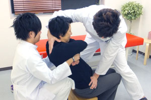 背骨・骨盤矯正を軸とした施術